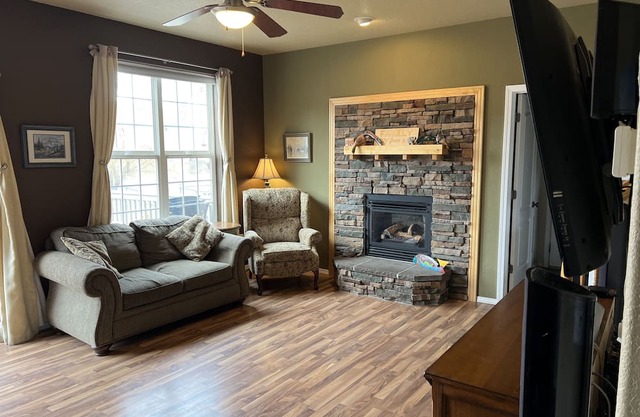 Peaceful Home on 1 Acre, where wildlife roams free amidst scenic beauty