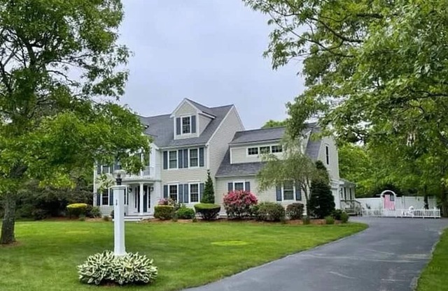 In law apartment, walk to Mashpee Commons for restaurants, shopping