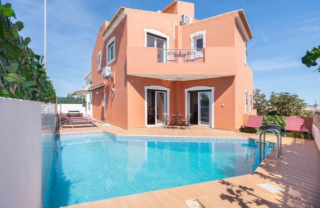 Villa Mimosa, 4 Bedroom Villa in Portimão