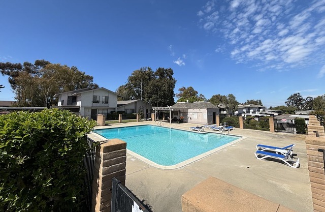 Newly remodeled UTC/LA JOLLA townhome min drive to La Jolla Beaches