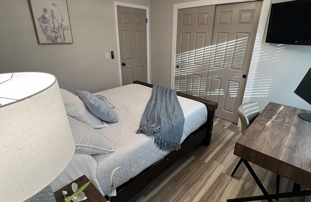 Oviedo Peaceful and Centrally Located Lake home minutes from UCF