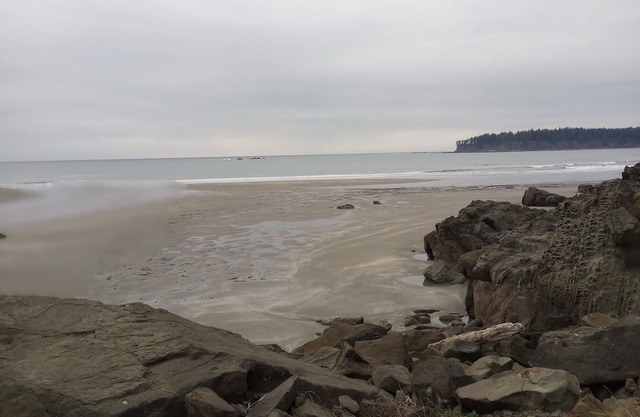 Comfortable 3 bed house in Neah Bay, WA. Close to local attractions & amenities!