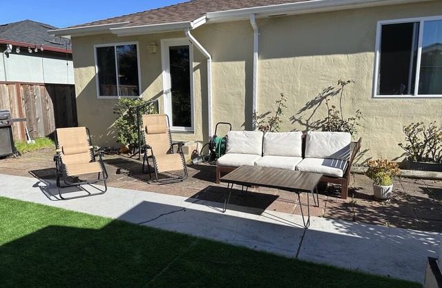 Bungalow Cottage, close to beach & ferry to SF