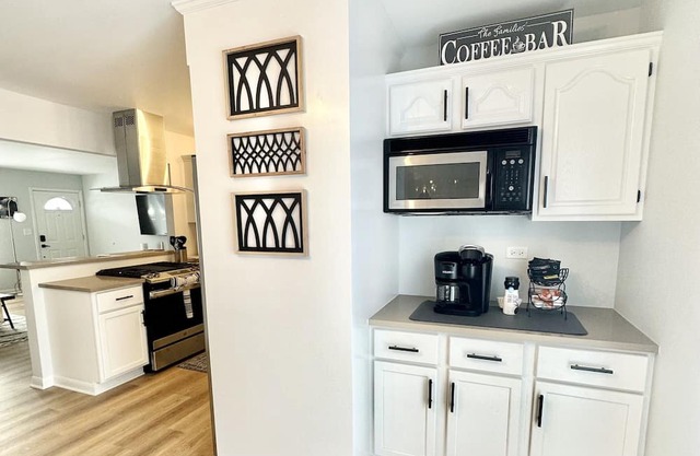 Beautiful Ranch, close to train station, fully fenced yard