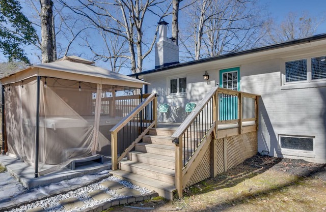7 Oaks Country Retreat w/ Hot Tub!
