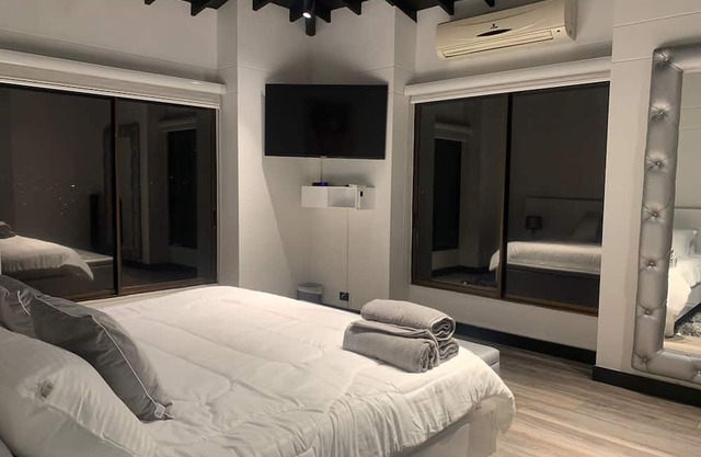 5 bedroom El tesoro Villa, Large Jacuzzi