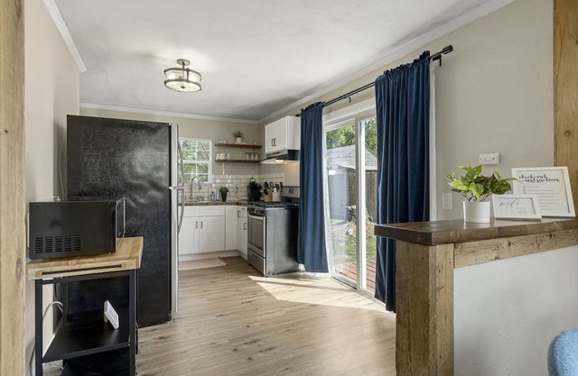 Serene 2BR Retreat: Stylish, Safe & Family-Friendly Haven with Amenities Galore!