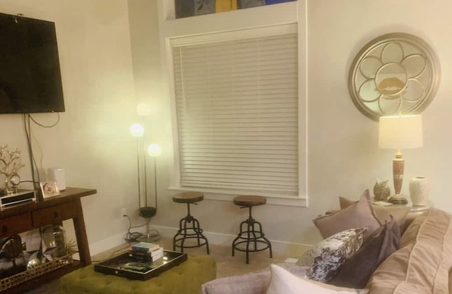Beautiful fully furnished 3 bedroom Townhome