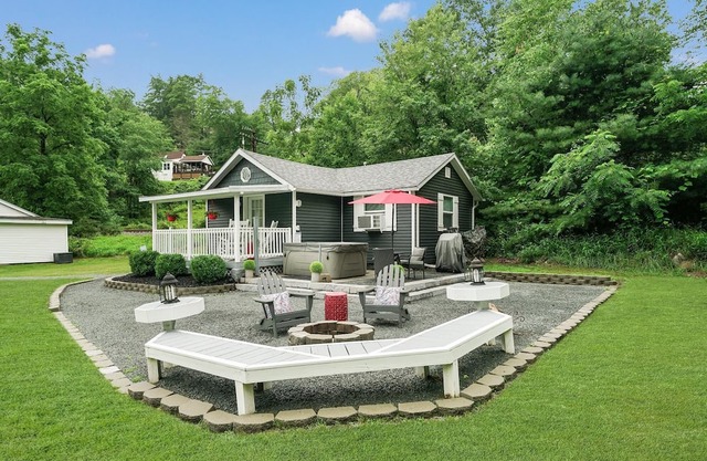 Romantic Cottage for Two in the Pocono's