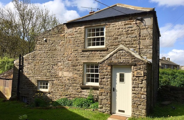 Cosy historic cottage in the very heart of Gunnerside Village