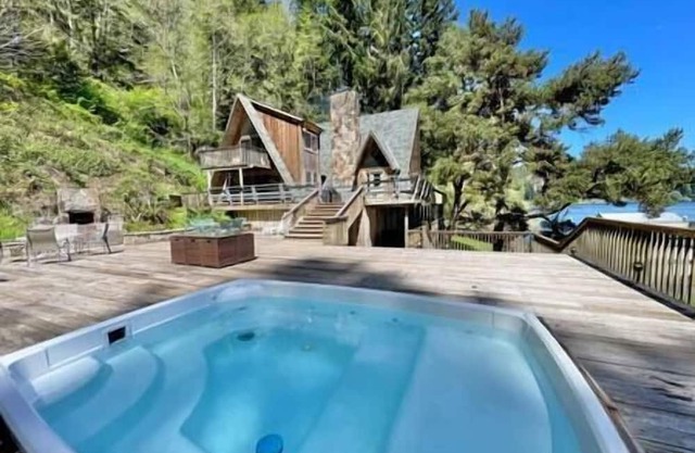 Majestic Lakeside Chalet
