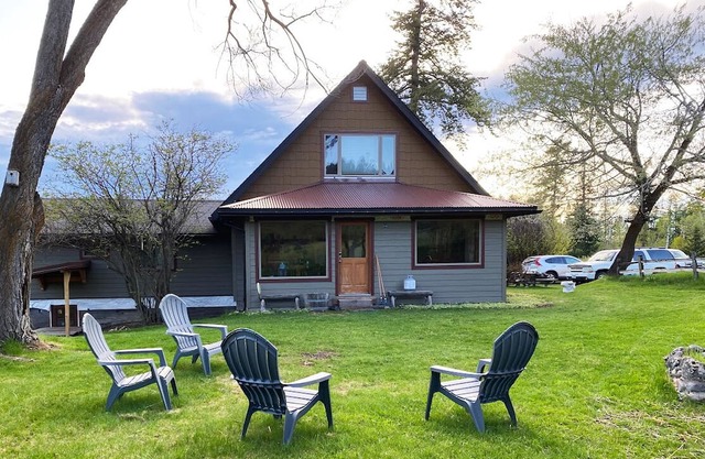 New Listing!!!! Cozy Farmhouse Retreat
