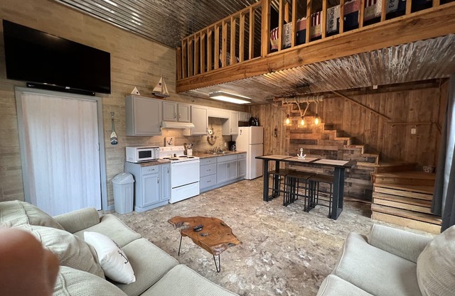 Cozy cabin near Greers Ferry Lake!