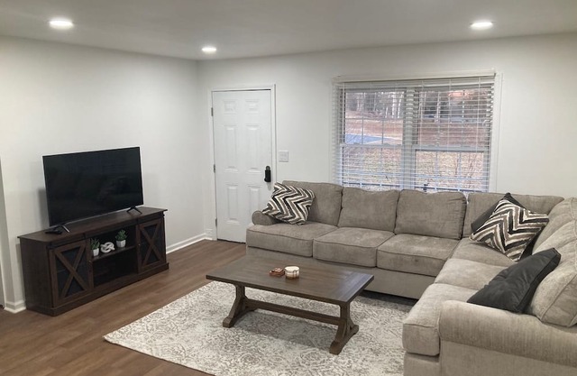 Charming Home in Charlottesville! 3 Bed, 2 Full Bath, Private and Spacious!