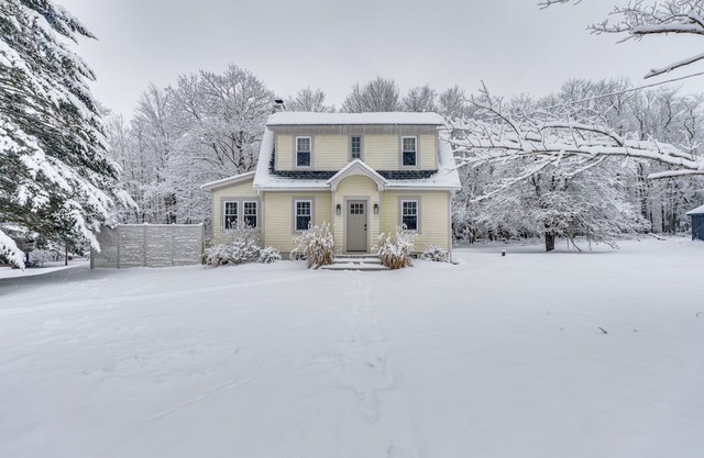 Serene Livingston Manor Retreat w/ Private Hot Tub