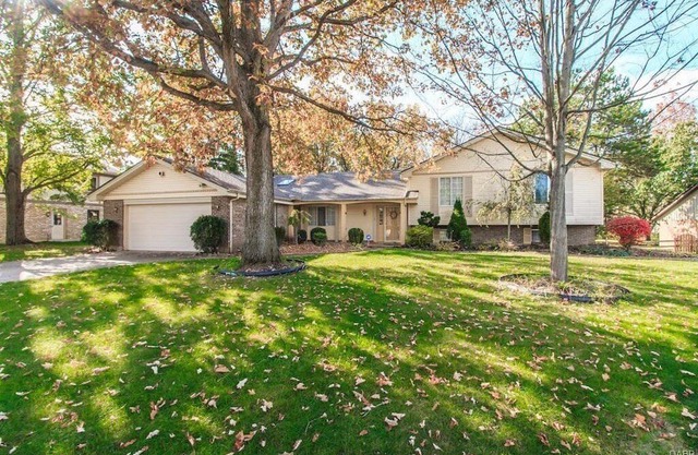 6 Bedroom, Huge Yard Family Home for Entertainment in the heart of Centerville!