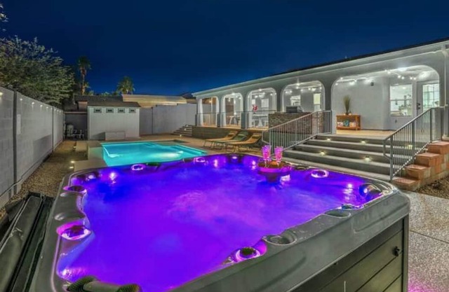 Desert Oasis - Pool, Spa, Minutes to LV Strip!