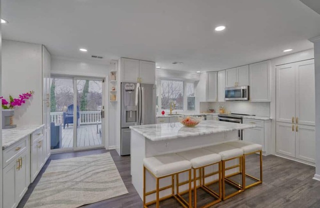 315) Waterfront with Hot Tub!