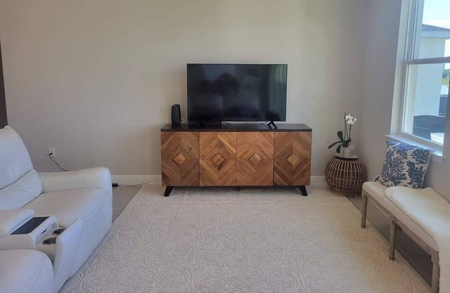 Large, new house in Apollo Beach FL centrally located to beaches and airports