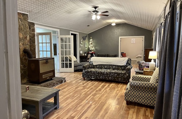 Fairview House! Minutes from Hiking, ATV trails, floating and so many much more!