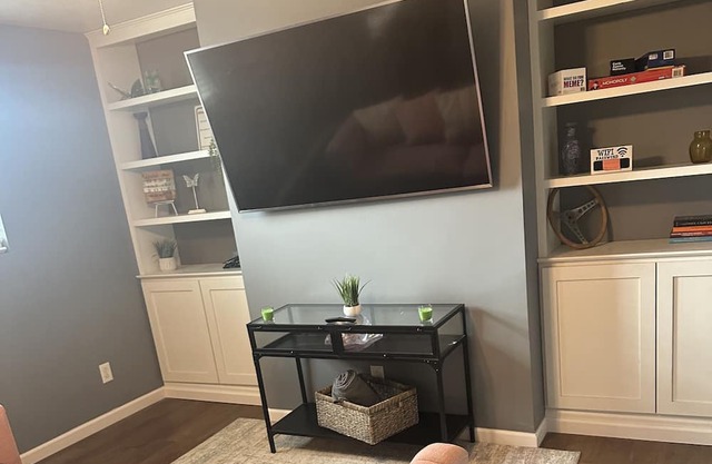 The birds and the bee’s Wi-Fi , cozy, allows pets