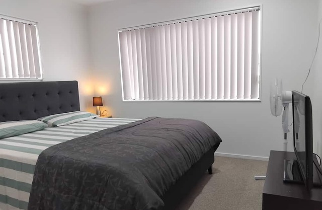 Room available <> Close to Airport & all amenities