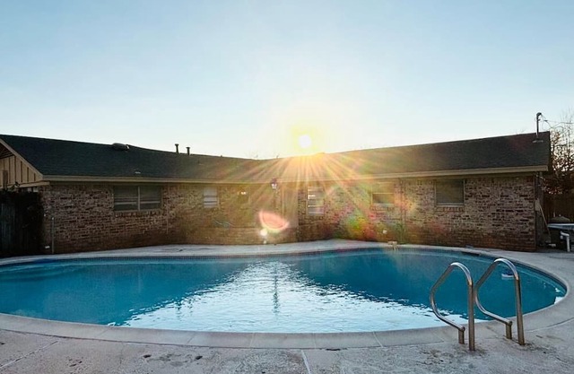 North Richland Hills Getaway 3br 2ba home w/pool