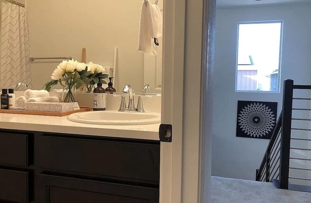 Newly private home - Central Elk Grove