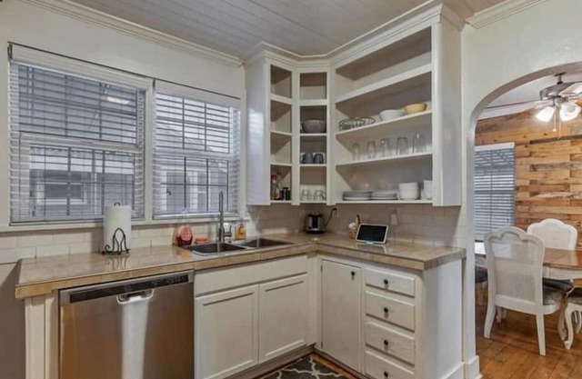 Close to Provo Airport, Queen Bed, Near Parks!