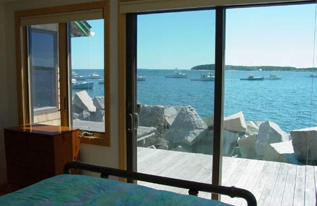 Cozy cottage right on the water