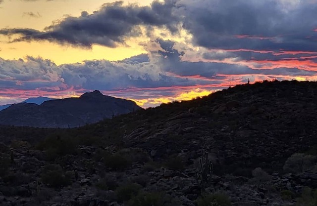 Welcome to Wickenburg. Clean home located less than a mile from downtown