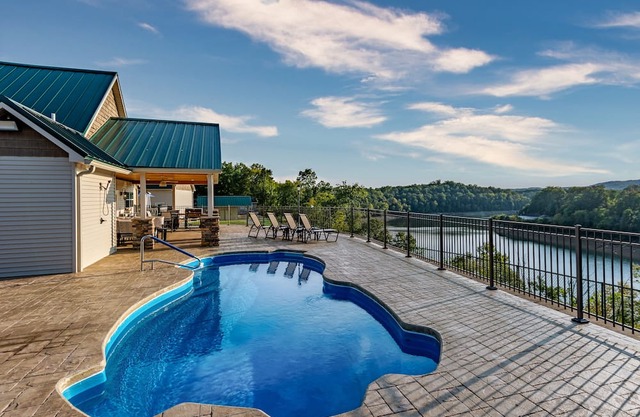 Lake Cumberland Hilltop Villas.