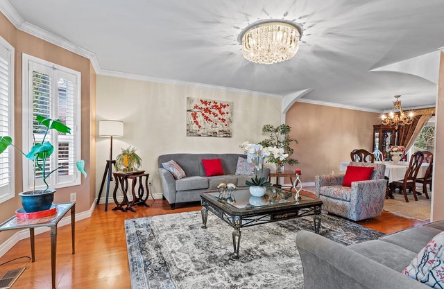 Gorgeous 2963 SQ' Fully Furnished 4 Bedrooms House