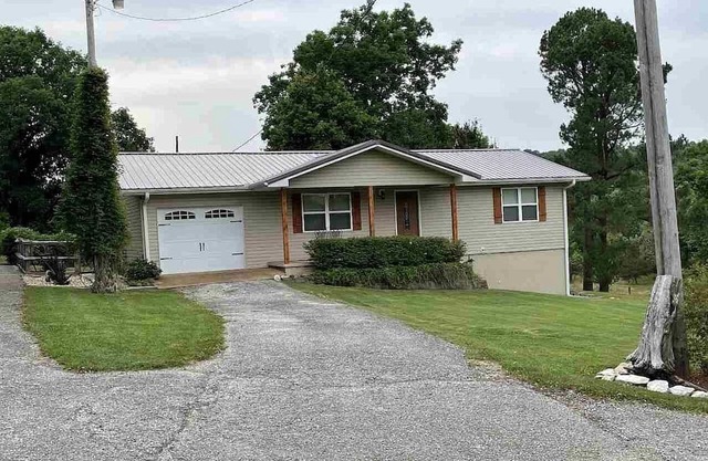 COUNTRY HOME ON 5 ACRES WITH A CREEK AND CLOSE TO THE SPRING RIVER