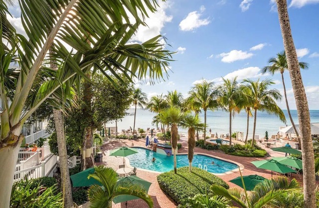 Ocean View w/ Private Beach & Pool 2 Bed/2 Bath Resort w/ free laundry July10-13