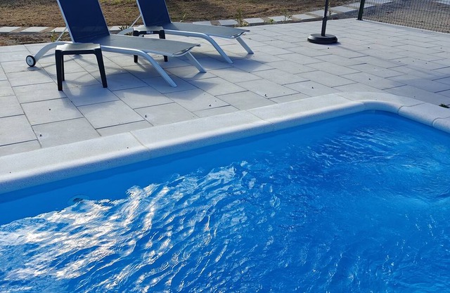 Casa Familiar com Piscina e Parque Para Crianças
