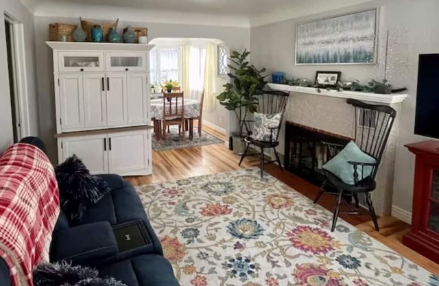 Serendipity Cottage, 2 homes in 1, near NNU, pet friendly too!