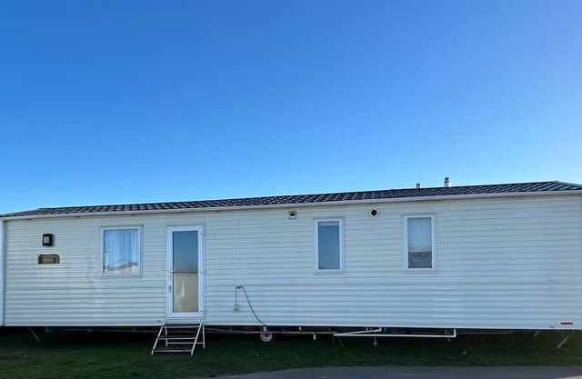 Impeccable 3-Bed Caravan in Felixstowe