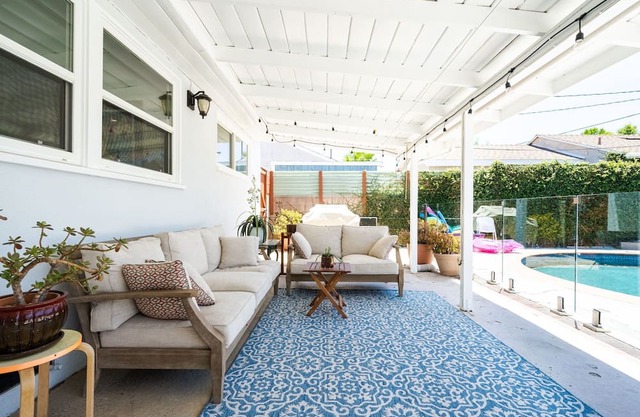 Bright Family & Pet Friendly 3 Bedroom Pool Home