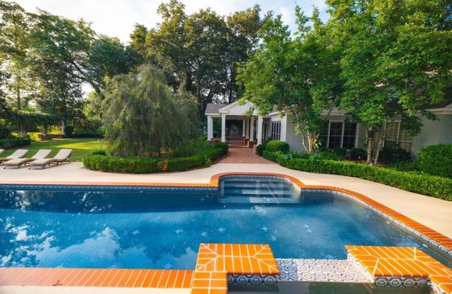 Private Estate: 15 Acres, Lap Pool, 6,000 Sqft, Pond, Sleeps 15