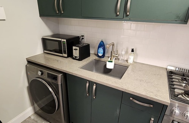 Welcoming & Clean Condo near Hamden Shopping
