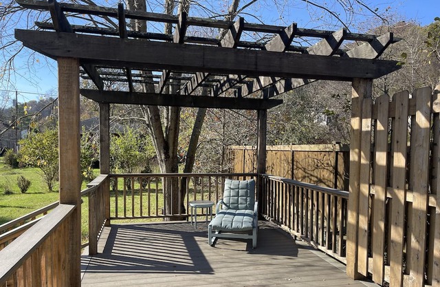 High end luxury retreat in quiet Athens neighborhood