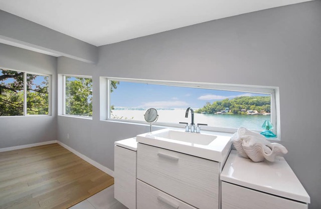 Family Tree House | Sleeping 14 | Rocky Mount