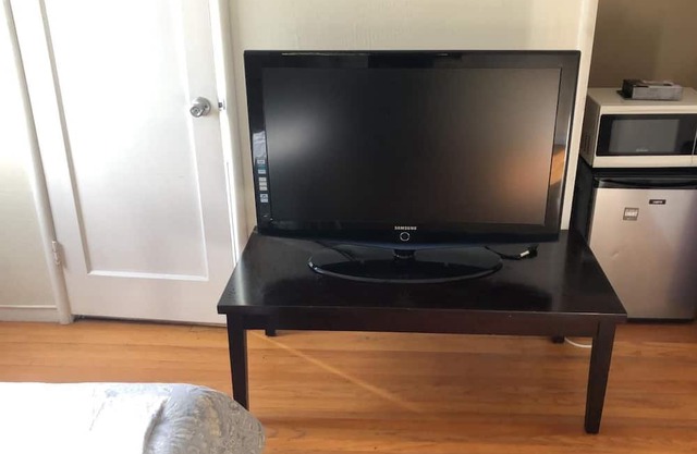 Cozy Studio Near In A Quaint Neighborhood, Near Public Transportation