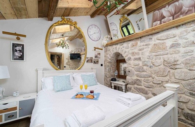 Rural hideaway near St Ives with sea views