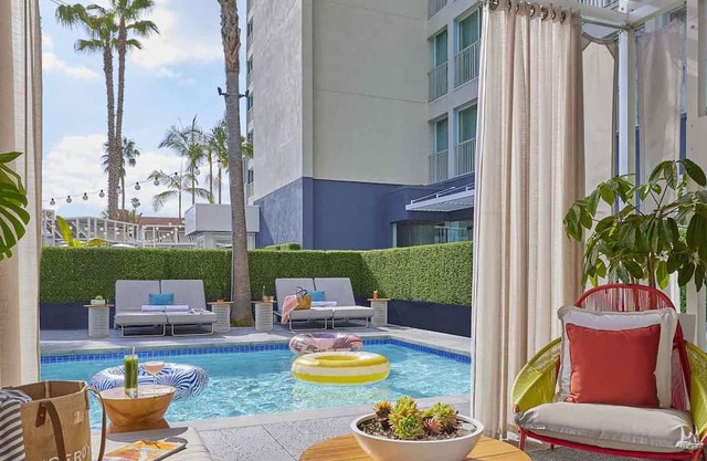 4 Pool View 2 Queens at Viceroy Santa Monica, Pets Are Welcome!