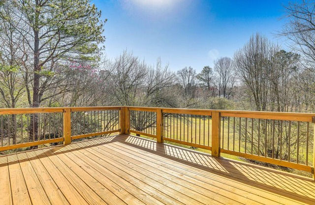 Minimalist Alpharetta Home w/ Balcony Near Atlanta