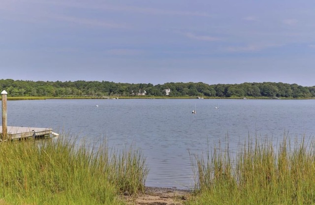 On the water with water view! Summersea on Ockway Bay at the end of a cul-de-sac