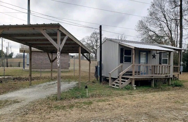 Cozy Corner Cabin close to hospitals