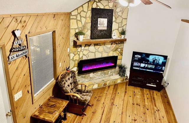Cozy Cabin, Fireplace